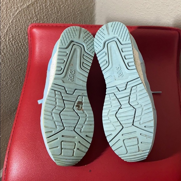 Size 9 Powder Blue ASICS - Picture 3 of 4